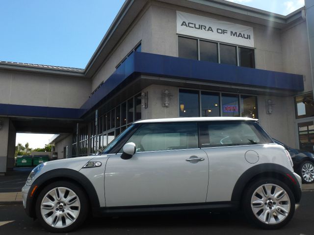 2010 Mini Cooper LE Clean Car Fax Priced To Go