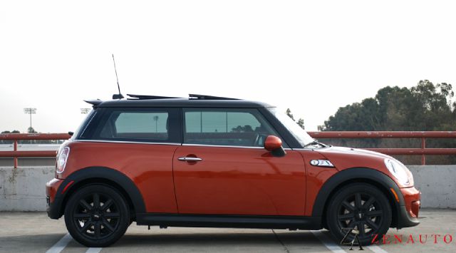 2011 Mini Cooper AWD Denali W/ Navigation, Moonroofdvd Video Ent