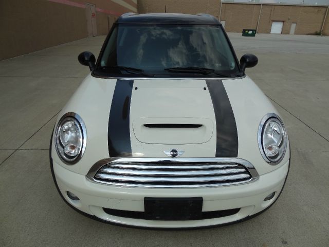 2008 Mini Cooper Clubman 1999 Toyota