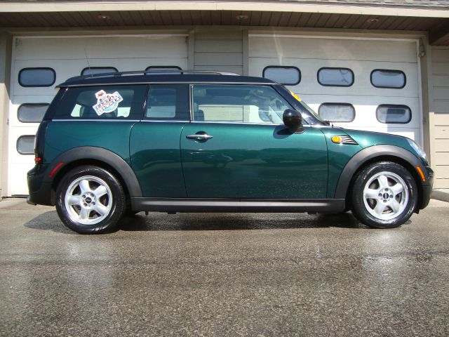 2010 Mini Cooper Clubman FWD 4dr