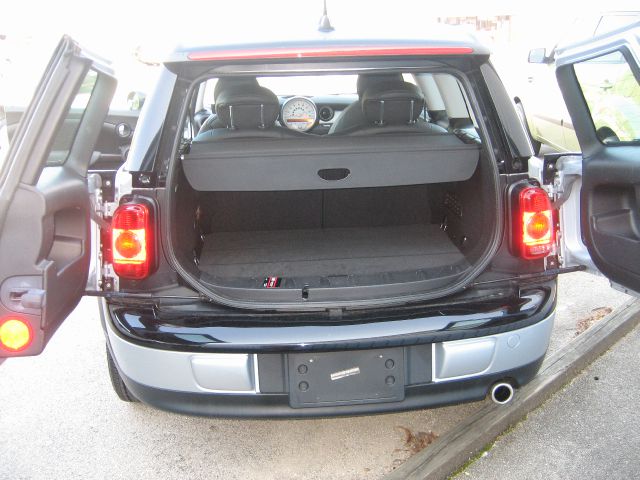 2010 Mini Cooper Clubman Base