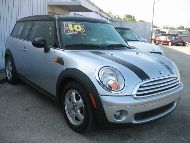 2010 Mini Cooper Clubman Base