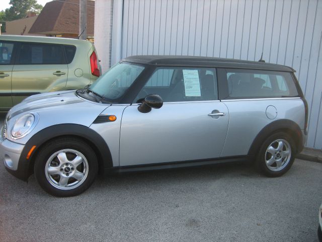 2010 Mini Cooper Clubman Base