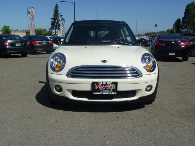 2010 Mini Cooper Clubman Base