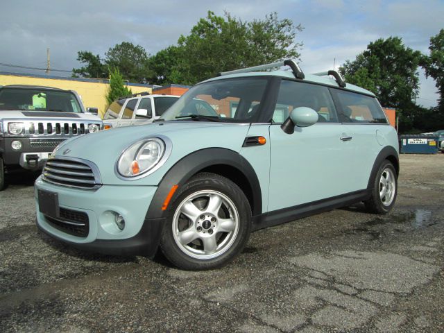 2011 Mini Cooper Clubman Base