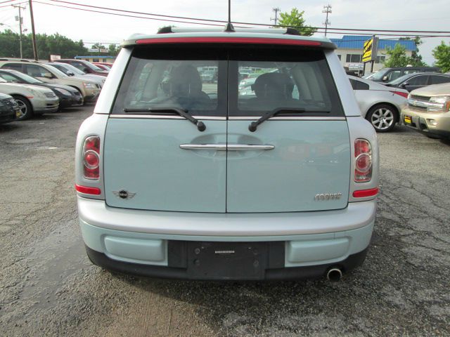 2011 Mini Cooper Clubman Base