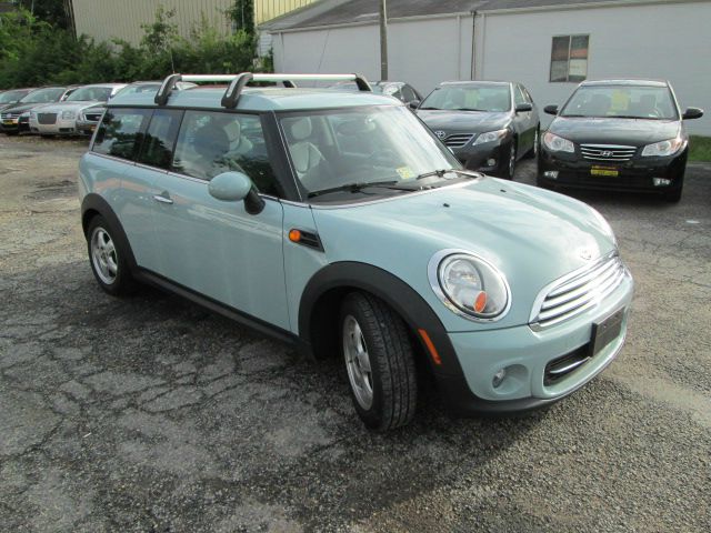 2011 Mini Cooper Clubman Base