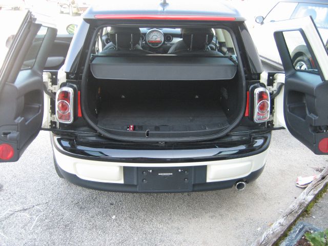 2011 Mini Cooper Clubman Base