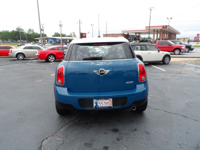 2011 Mini Cooper Countryman Base
