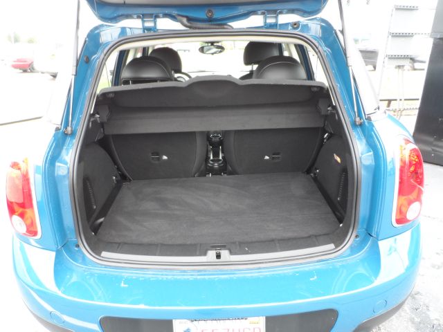 2011 Mini Cooper Countryman Base
