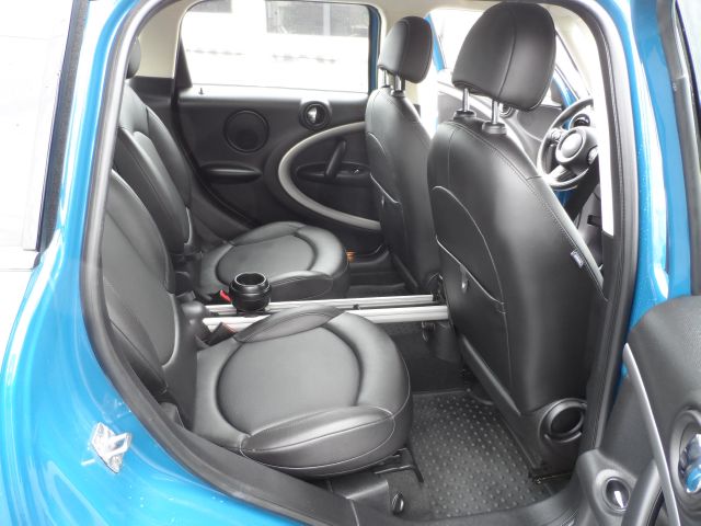 2011 Mini Cooper Countryman Base