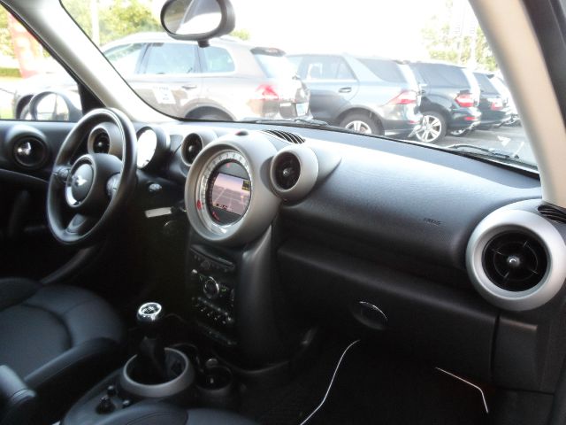 2012 Mini Cooper Countryman 2dr HB Auto PZEV