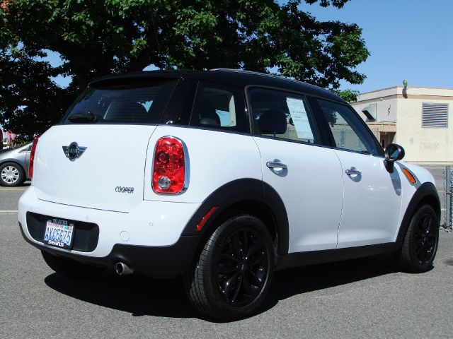 2012 Mini Cooper Countryman Base