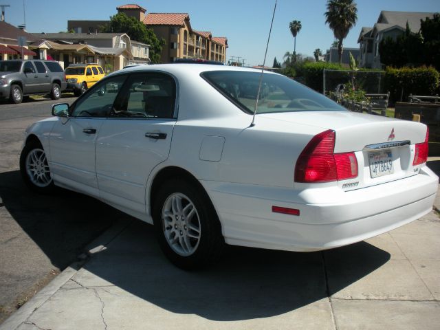 2000 Mitsubishi Diamante Blk Ext With Silver Trin