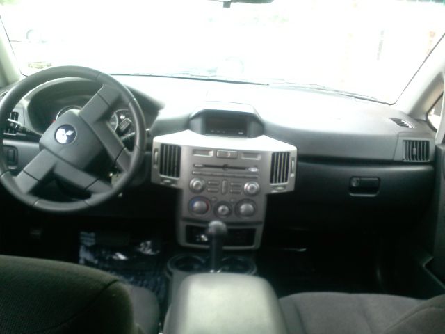 2004 Mitsubishi Endeavor 4DR 4WD BASE AT