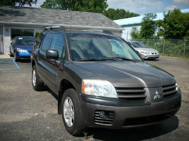 2004 Mitsubishi Endeavor 1.8T Quattro Sedan 4D