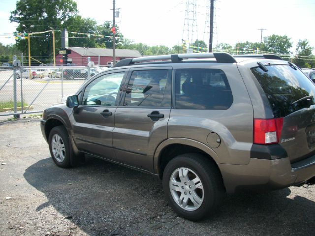 2004 Mitsubishi Endeavor 1.8T Quattro Sedan 4D