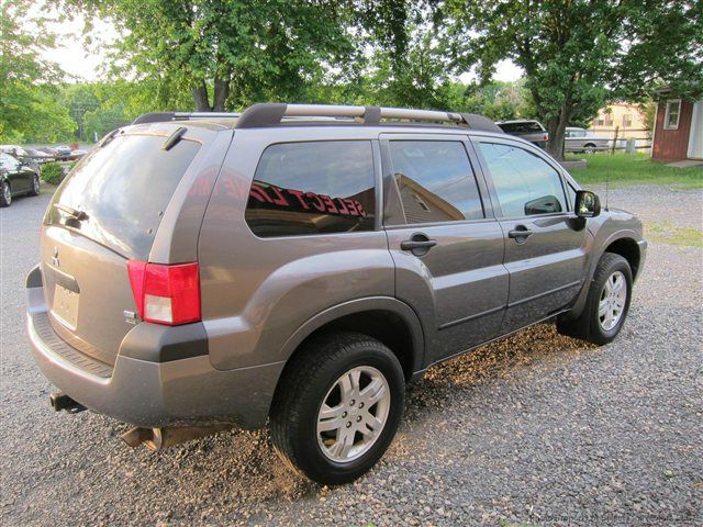 2004 Mitsubishi Endeavor 1.8T Quattro Sedan 4D