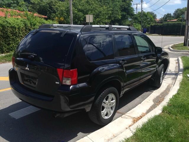 2004 Mitsubishi Endeavor Passenger Van AWD
