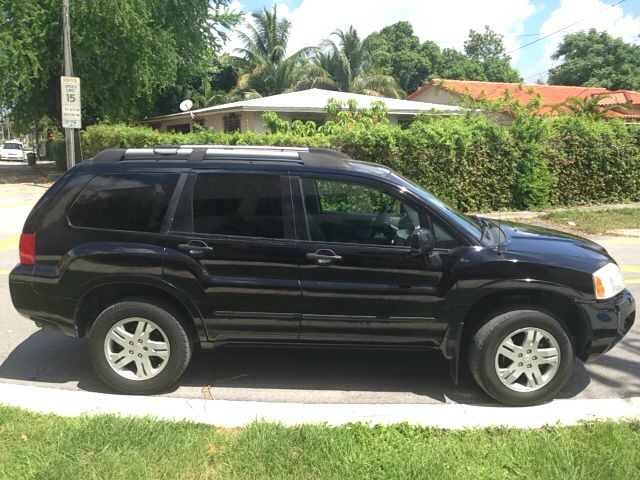 2004 Mitsubishi Endeavor Passenger Van AWD