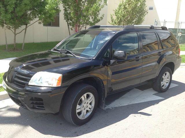 2004 Mitsubishi Endeavor Passenger Van AWD
