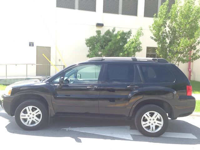 2004 Mitsubishi Endeavor Passenger Van AWD