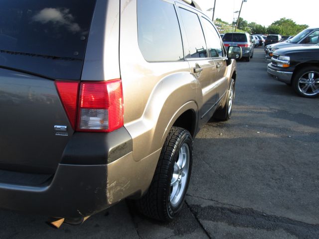 2004 Mitsubishi Endeavor 1.8T Quattro Sedan 4D