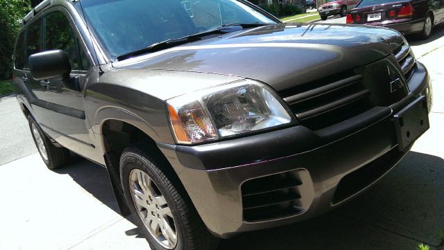 2004 Mitsubishi Endeavor Passenger Van AWD