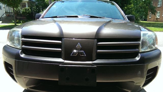 2004 Mitsubishi Endeavor Passenger Van AWD