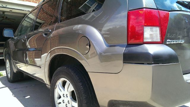 2004 Mitsubishi Endeavor Passenger Van AWD