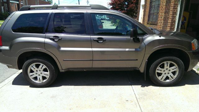 2004 Mitsubishi Endeavor Passenger Van AWD