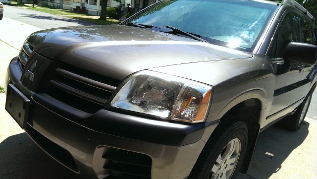 2004 Mitsubishi Endeavor Passenger Van AWD