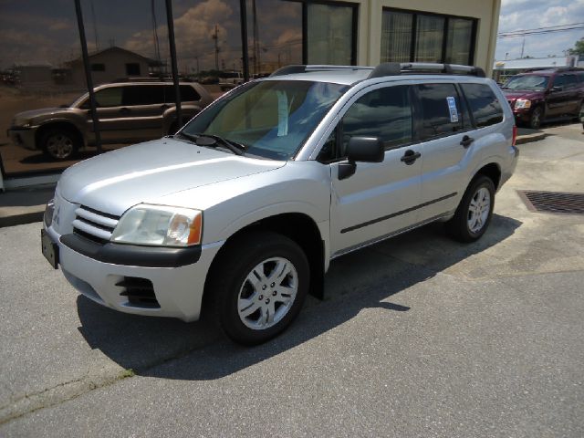 2004 Mitsubishi Endeavor Passenger Van AWD