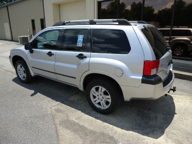 2004 Mitsubishi Endeavor Passenger Van AWD