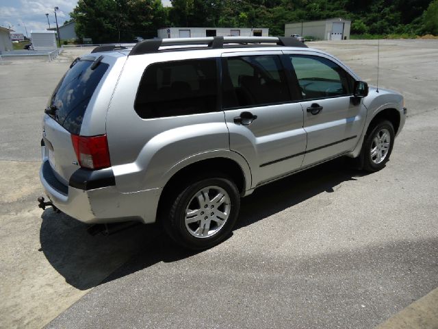 2004 Mitsubishi Endeavor Passenger Van AWD