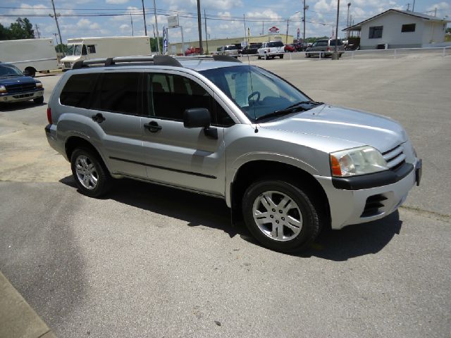 2004 Mitsubishi Endeavor Passenger Van AWD