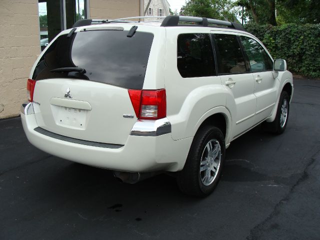 2004 Mitsubishi Endeavor 4DR 4WD BASE AT