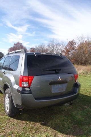 2004 Mitsubishi Endeavor Passenger Van AWD