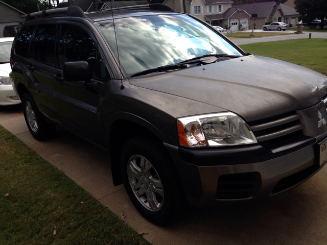 2004 Mitsubishi Endeavor Passenger Van AWD