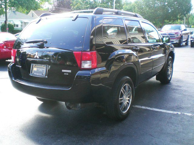 2005 Mitsubishi Endeavor SLT 25