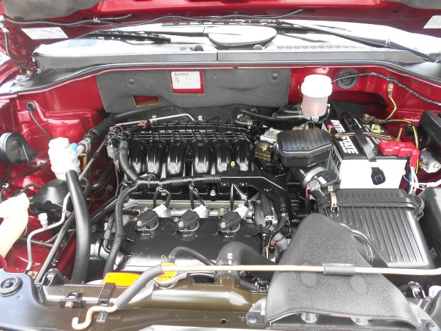 2005 Mitsubishi Endeavor Passenger Van AWD