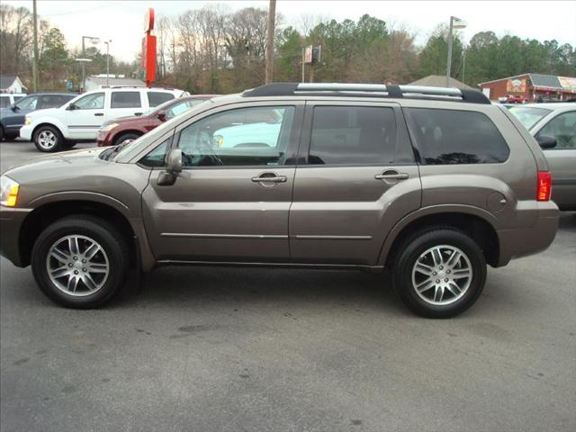 2005 Mitsubishi Endeavor SLT 25