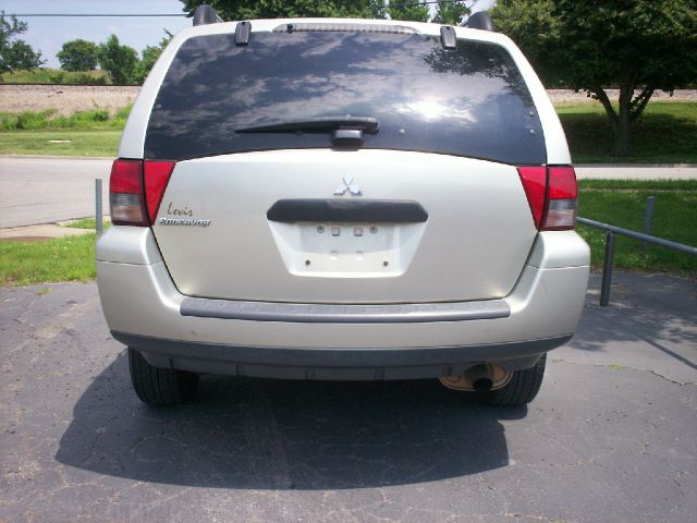 2006 Mitsubishi Endeavor Passenger Van AWD