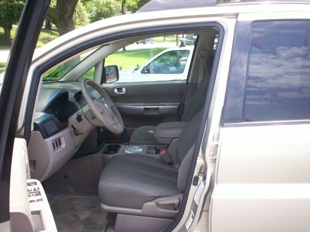 2006 Mitsubishi Endeavor Passenger Van AWD