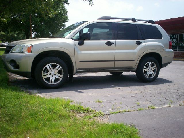 2006 Mitsubishi Endeavor Passenger Van AWD