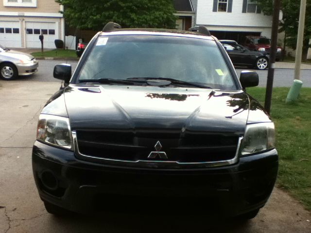 2006 Mitsubishi Endeavor Passenger Van AWD