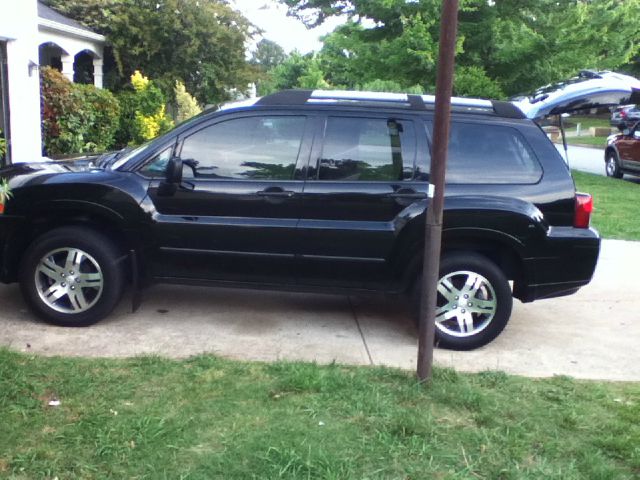 2006 Mitsubishi Endeavor Passenger Van AWD