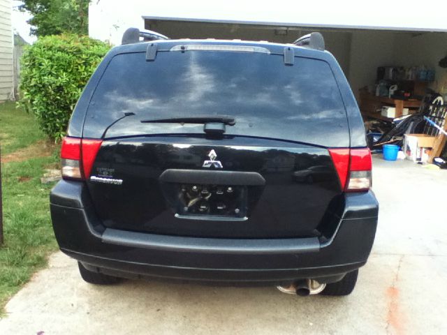 2006 Mitsubishi Endeavor Passenger Van AWD