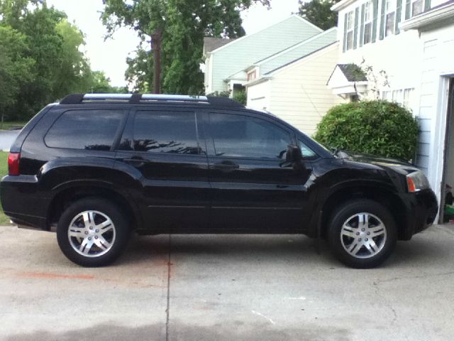 2006 Mitsubishi Endeavor Passenger Van AWD