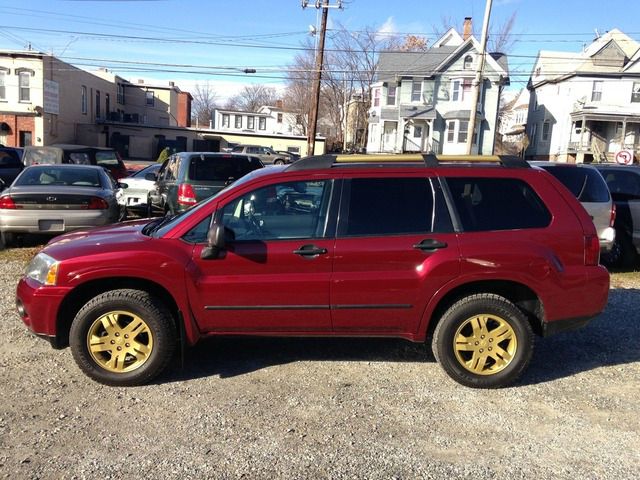 2006 Mitsubishi Endeavor 1.8T Quattro Sedan 4D